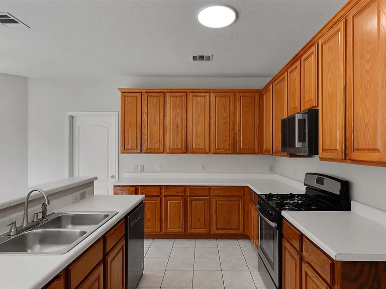 1204 Stepp Bnd — Photo 9