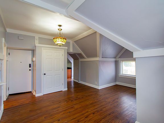 4th image of 2229 Park Ave #31-32