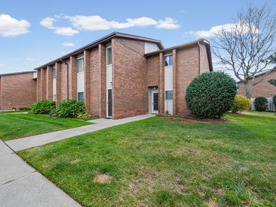 33735 Pondview Cir #164, Livonia, MI, 48152