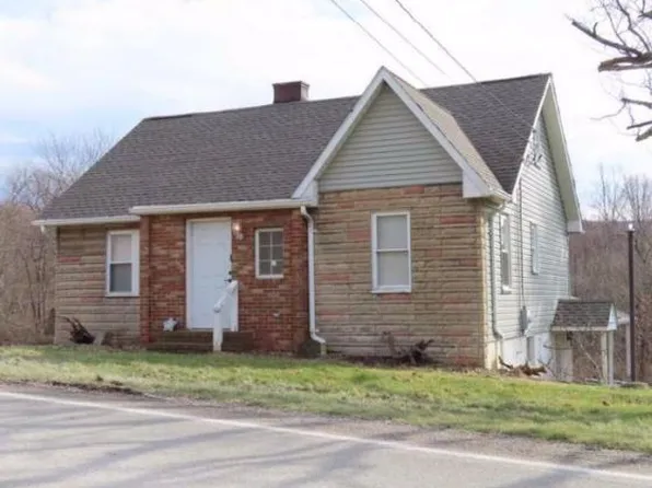622 Englishman Hill Rd, Connellsville, PA 15425