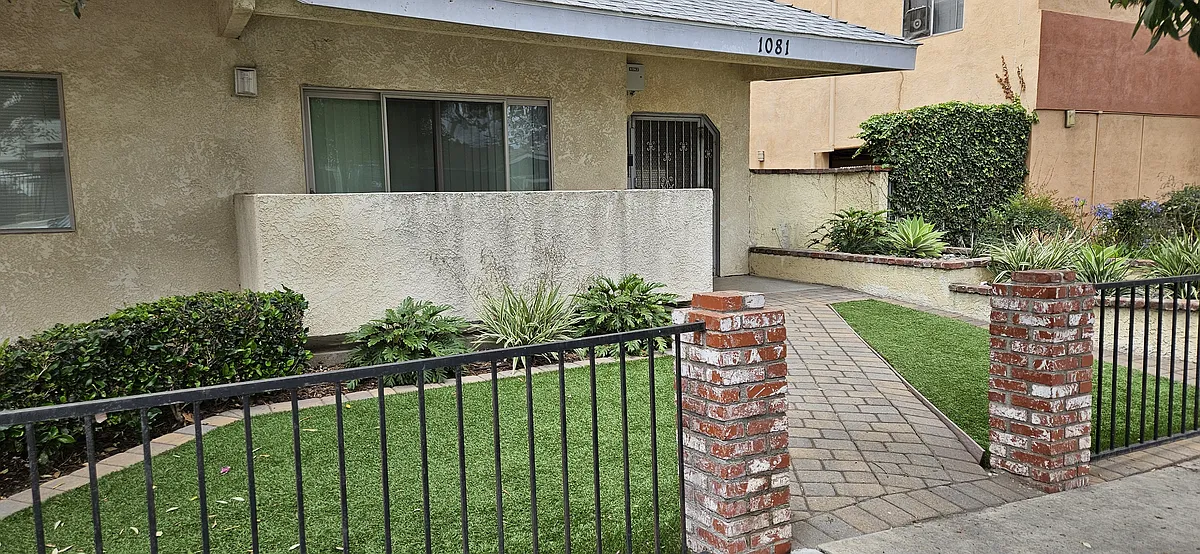 Building Photo - 1081 Stanley Ave #4