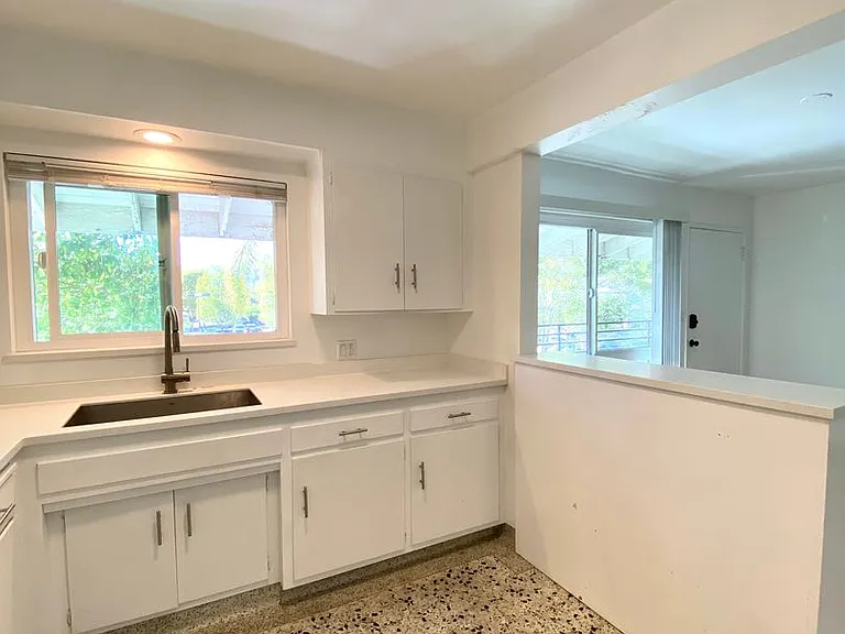 216 N Milpas St — Photo 7