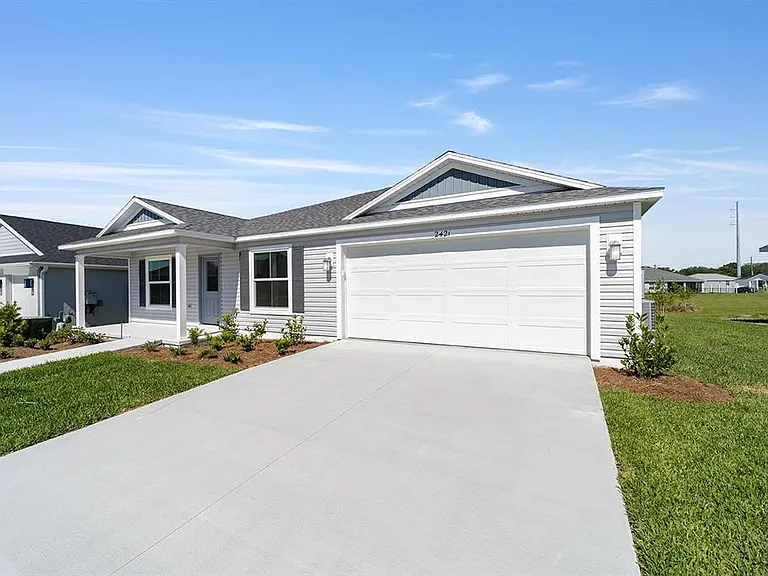 2421 Hobkirk Loop — Photo 3