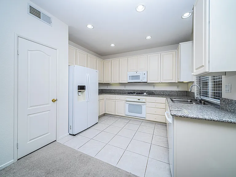 10844 Corte De Marin — Photo 3