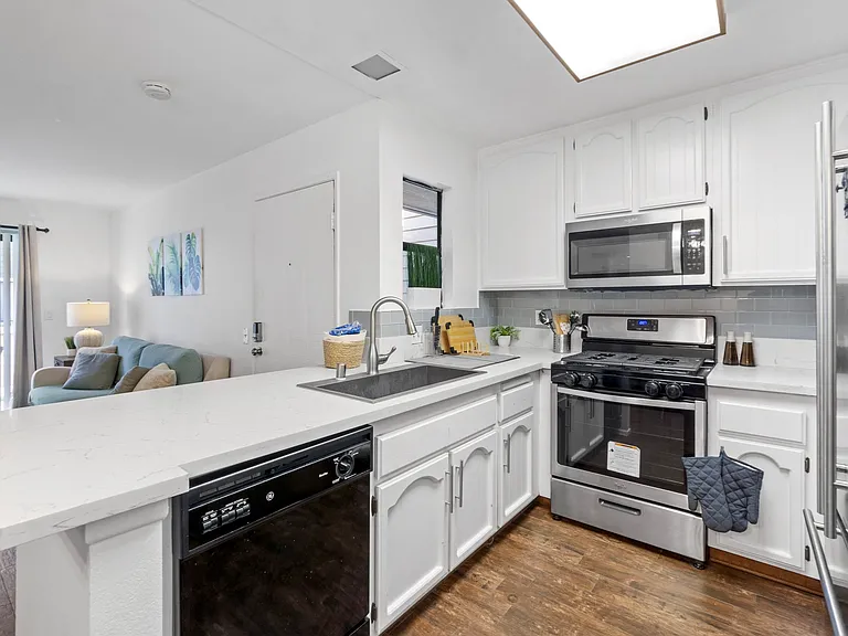 19096 Alamo Ln #19096 — Photo 3