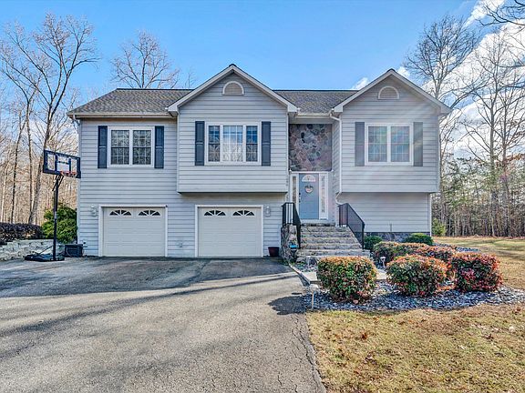 2nd image of 1090 Lakefield Dr