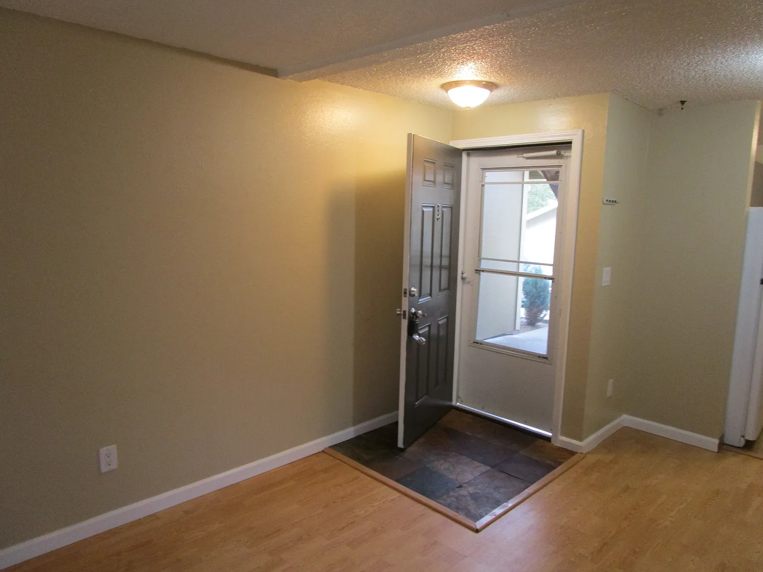 2 bed, 775 sqft, $1,565 — Photo 3