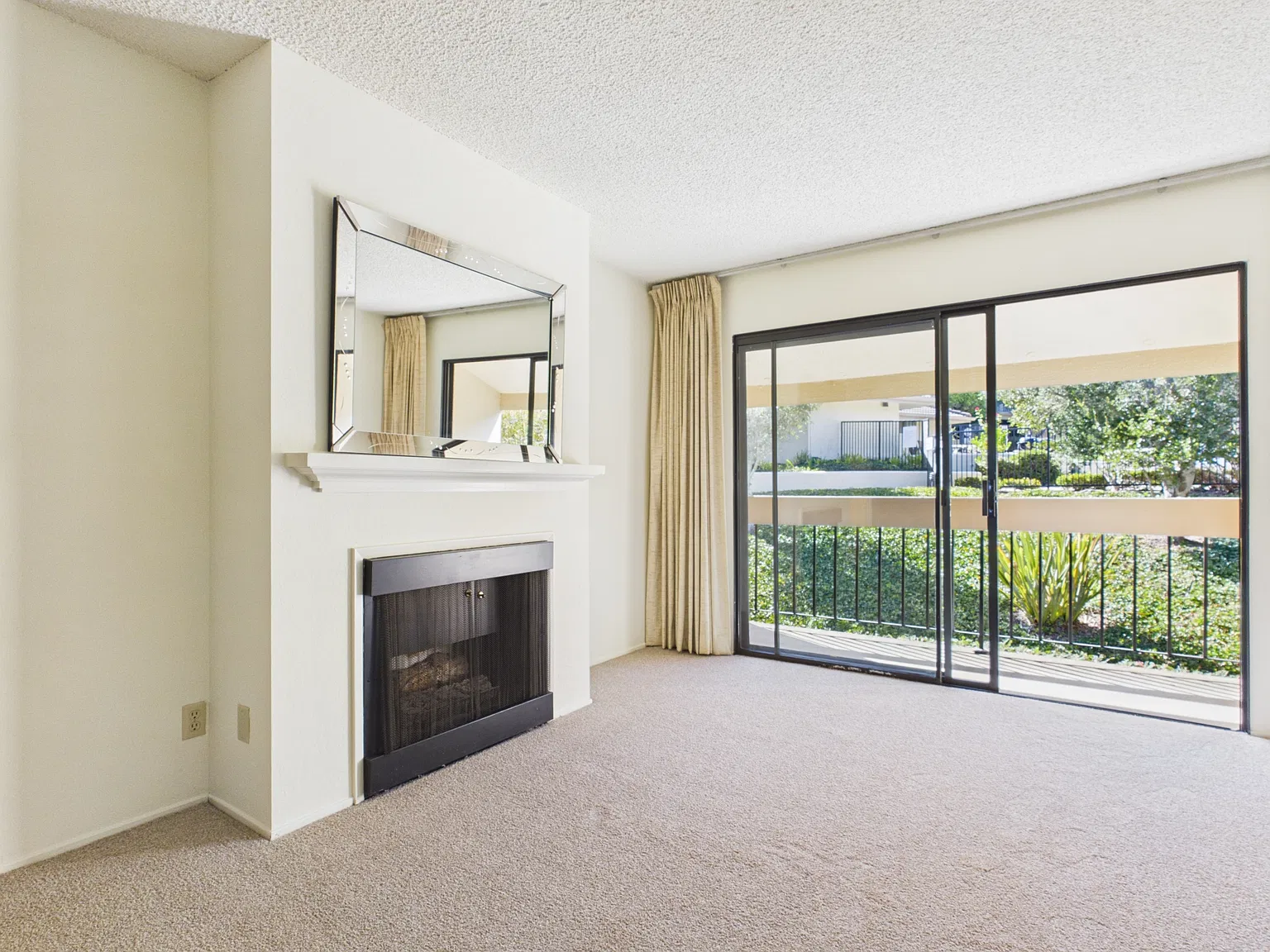 2 bed, 1370 sqft, $3,600 — Photo 2