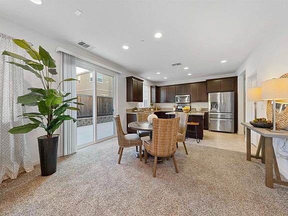 5th image of 401 Redwood Village Pl