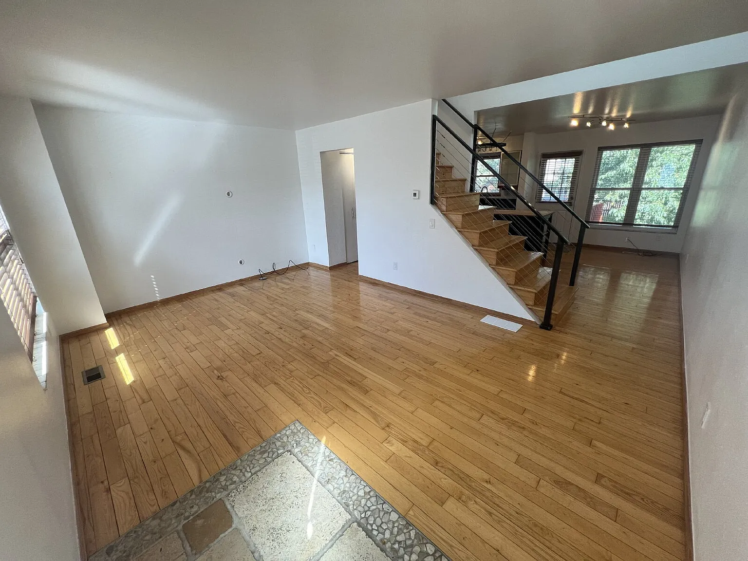 "Spacious 4-Bedroom Townhouse Retreat in Vibrant Denver Locale 1524 Sq. Ft. of Comfort!" — Photo 2