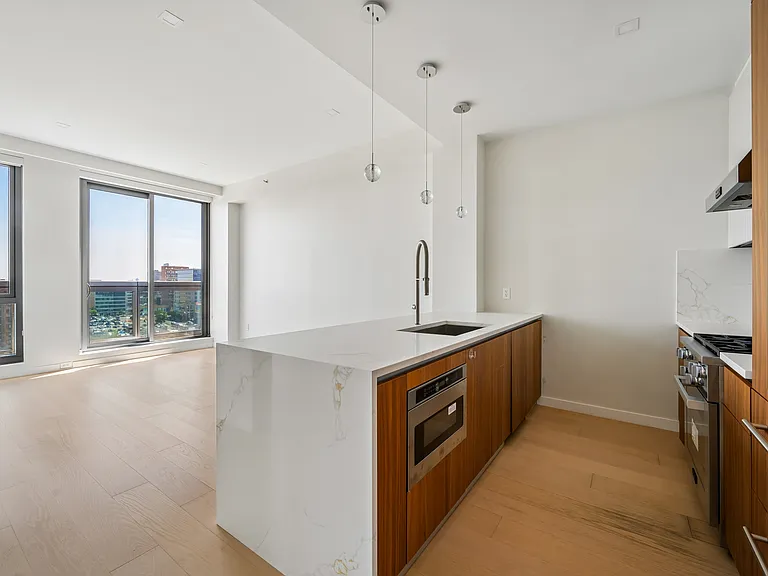35-32 Leavitt St #11B — Photo 5