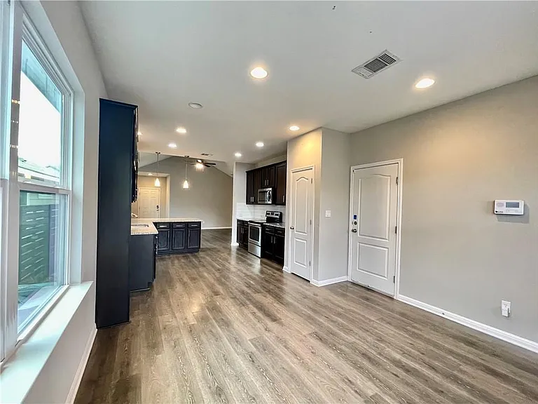 710 Coconut Grove St — Photo 17
