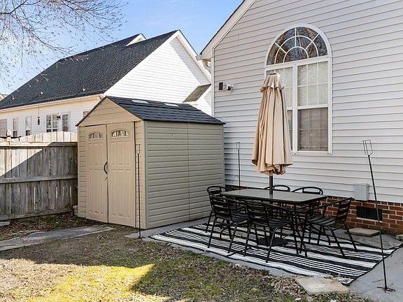5th image of 2544 Amanda Place