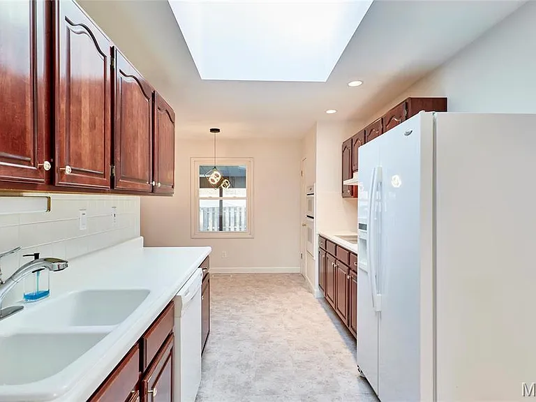 415 Trail Grove Ct — Photo 12