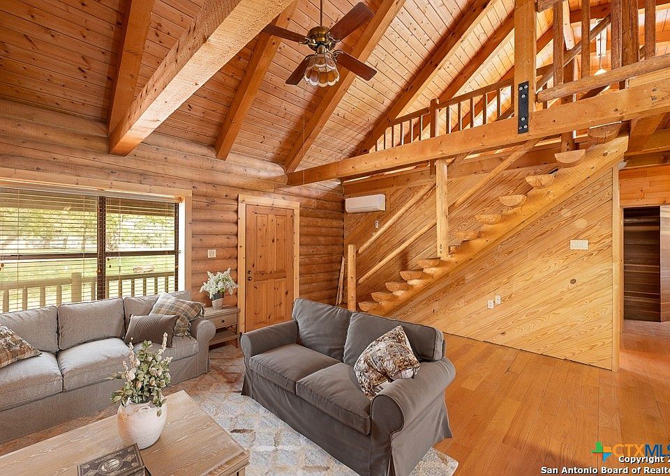 1st image of 463 Woodland Dr