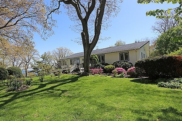 1st image of 34 Beverly Ct