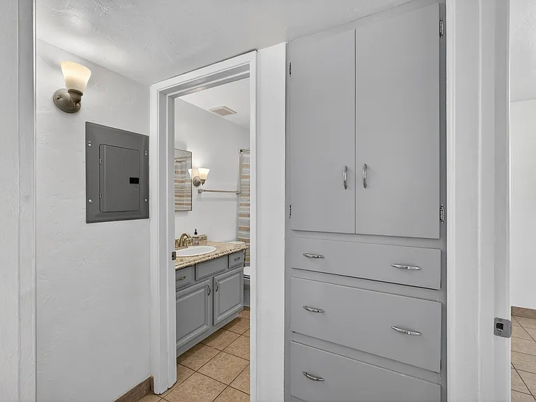 446 S Bellview — Photo 12