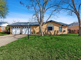 1305 Wade Hampton St, Benbrook, TX 76126