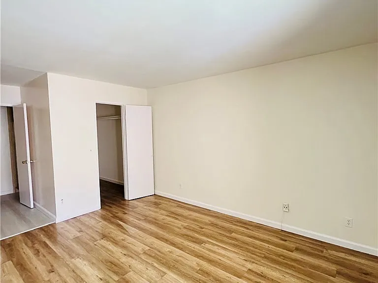 1001 W Macarthur Blvd — Photo 19