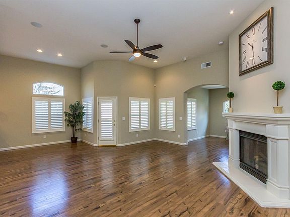 3rd image of 10880 N Bunkerhill Dr