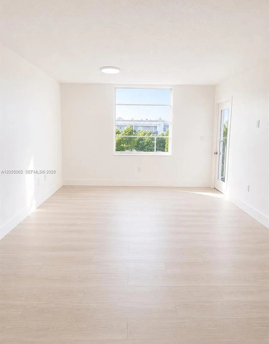 Westland Gardens Condo — Photo 2