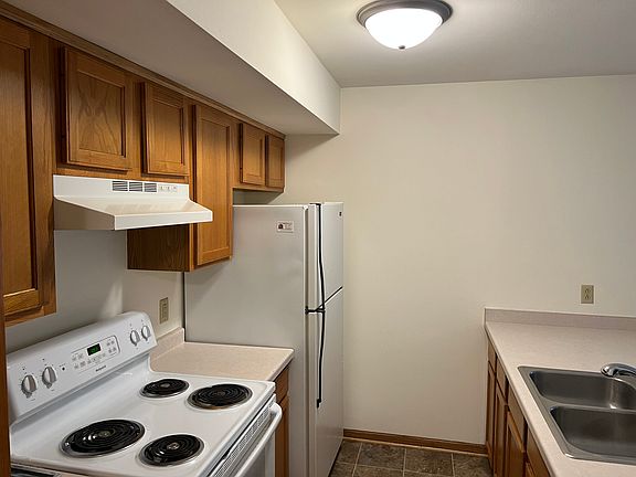 2nd image of 1092 Heritage Ct