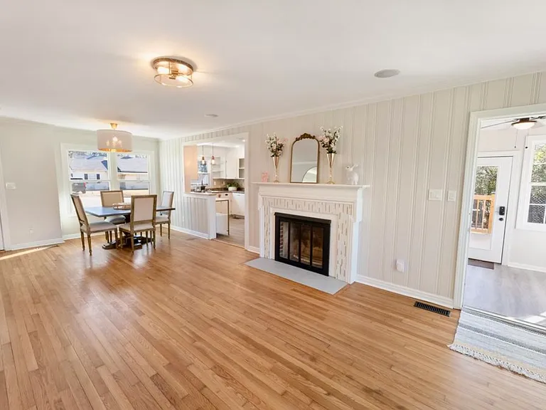 1033 N Pine St — Photo 19