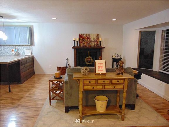 4th image of 6861 Helena Dr NE