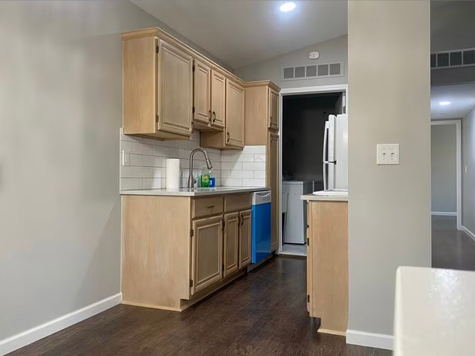 1st image of 44601 New Hampshire Dr