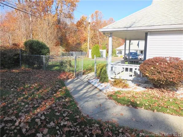 123 Cosey Beach Rd APT 1, East Haven, CT 06512