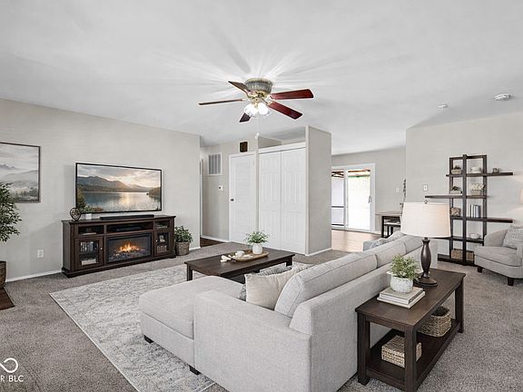 5th image of 2742 Desoto Way