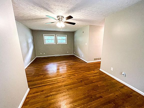 5th image of 111 Old Liberty Dr