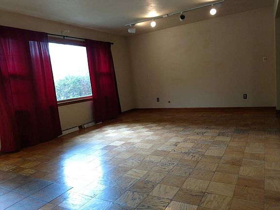 3rd image of 1123 Holmes Pl