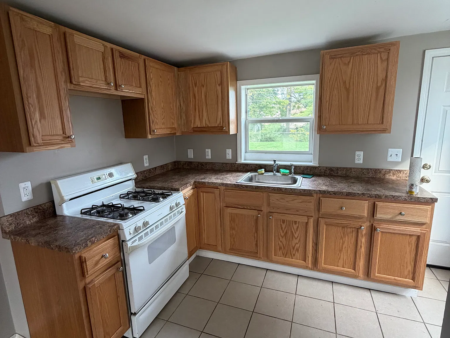 3 bed, 950 sqft, $1,450 — Photo 4
