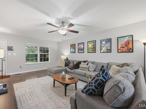 5th image of 1014 Maywood Dr