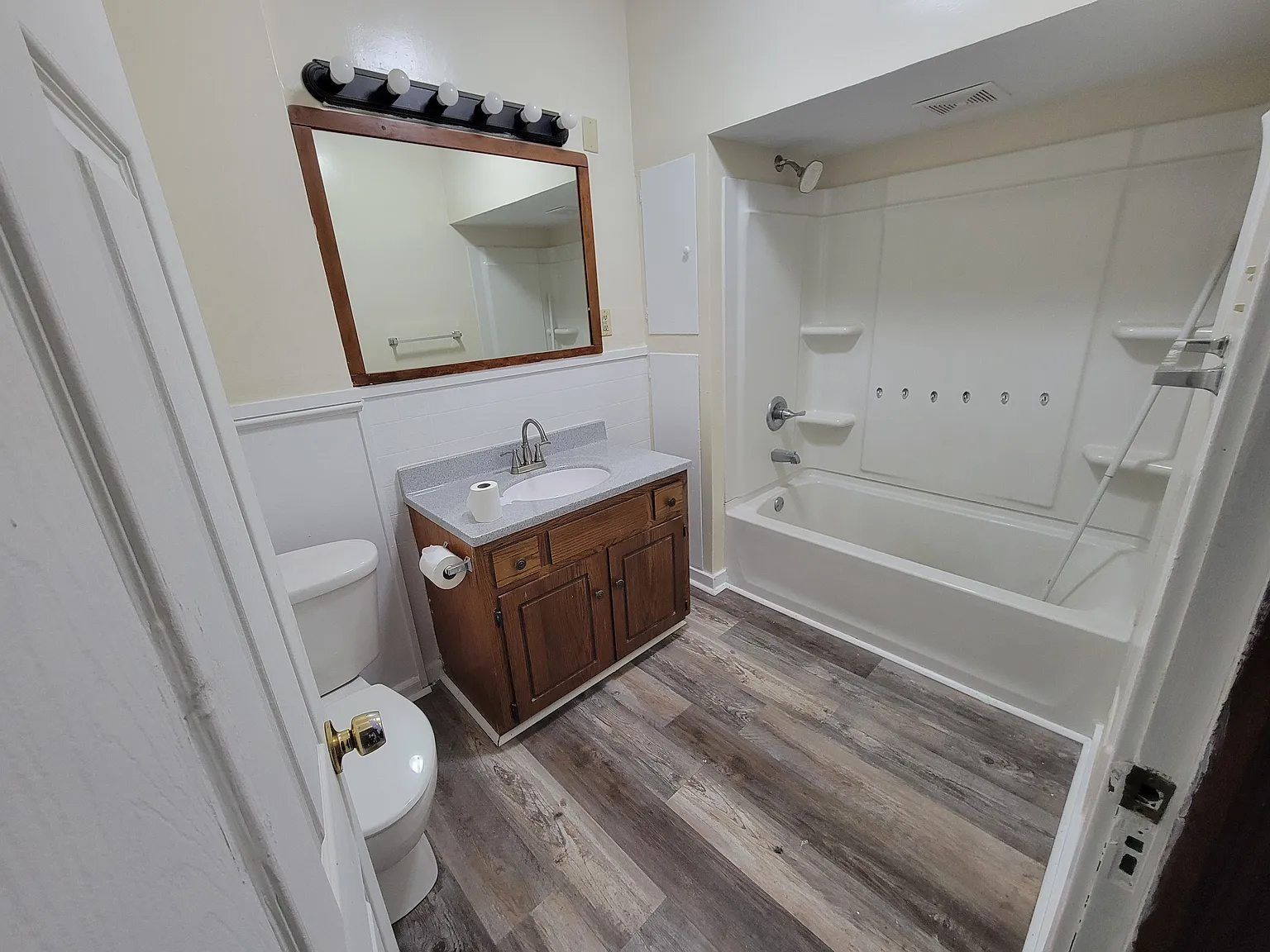 4 bed, $1,300 — Photo 4
