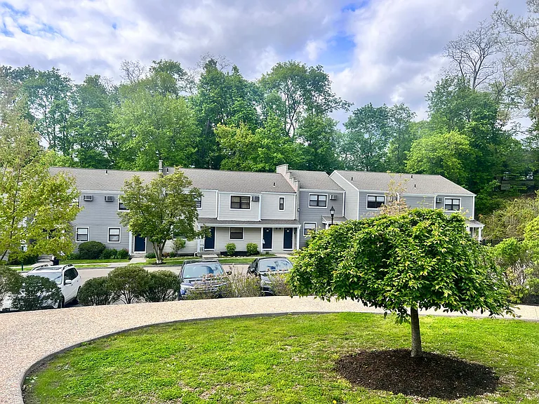 Sherwood Apartments LLC — Photo 4