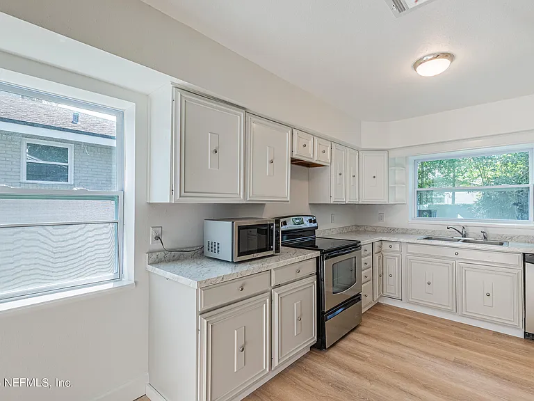 1404 Jean Ct — Photo 12