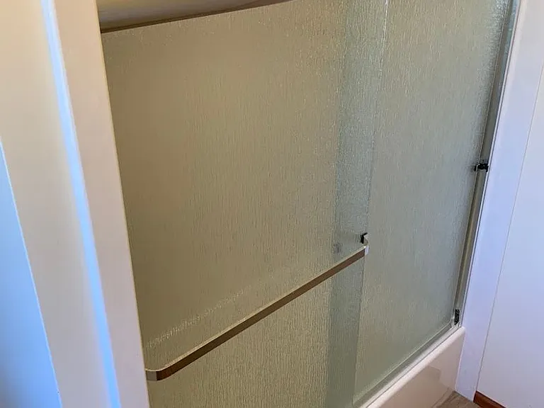2 bedroom in River Road Area — Photo 18