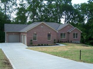 1768 Cove Cir, Lawrenceburg, IN 47025