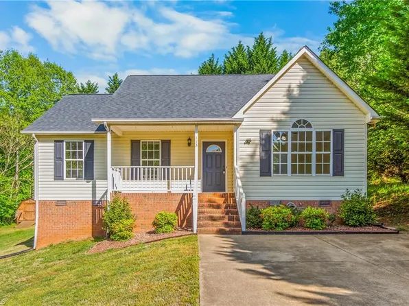 113 Conifer Ct, King, NC 27021