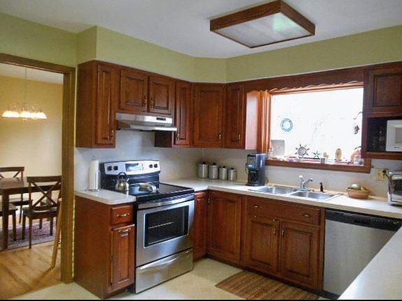 3rd image of 2939 Aurora St