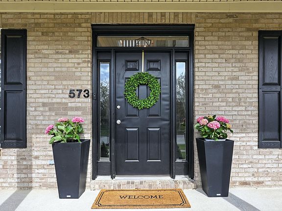 3rd image of 573 Southpoint Dr