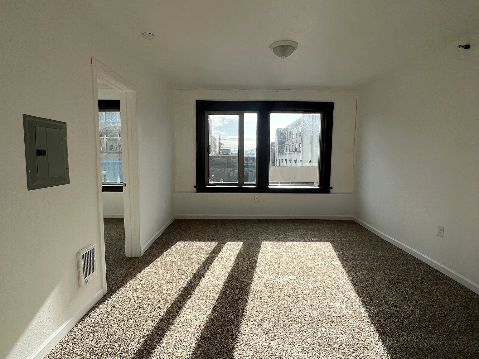 1 bed, $1,050 — Photo 3