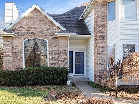 3rd image of 2820 W Briarcliffe Ln