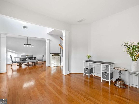5th image of 243 Wedmore Ct