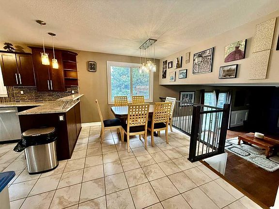 4th image of 147 SE Seabolt Cres