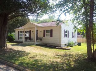 15 E Wood St, Waterford, CT 06385
