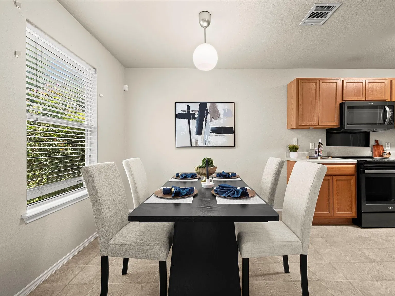 3 bed, 2.0 bath, 1463 sqft, $1,850 — Photo 4