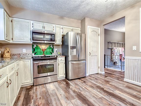 5th image of 3872 Green Rd